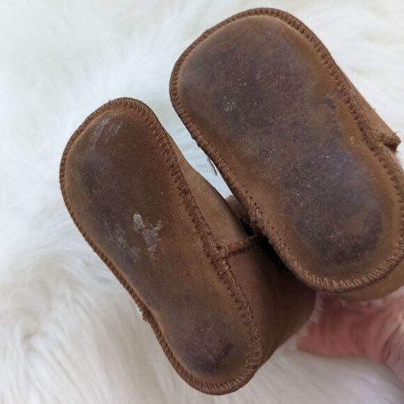 Baby UGG AUSTRALIA ERIN 225827 chestnut sheepskin boots S Small / 2-3 infant - Picture 3 of 9